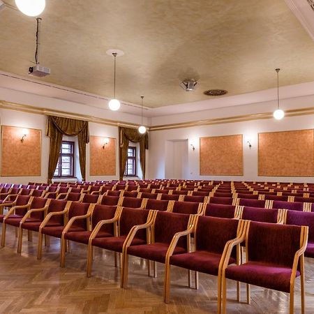 诺维阿达波提姆酒店 Hradec Králové 外观 照片
