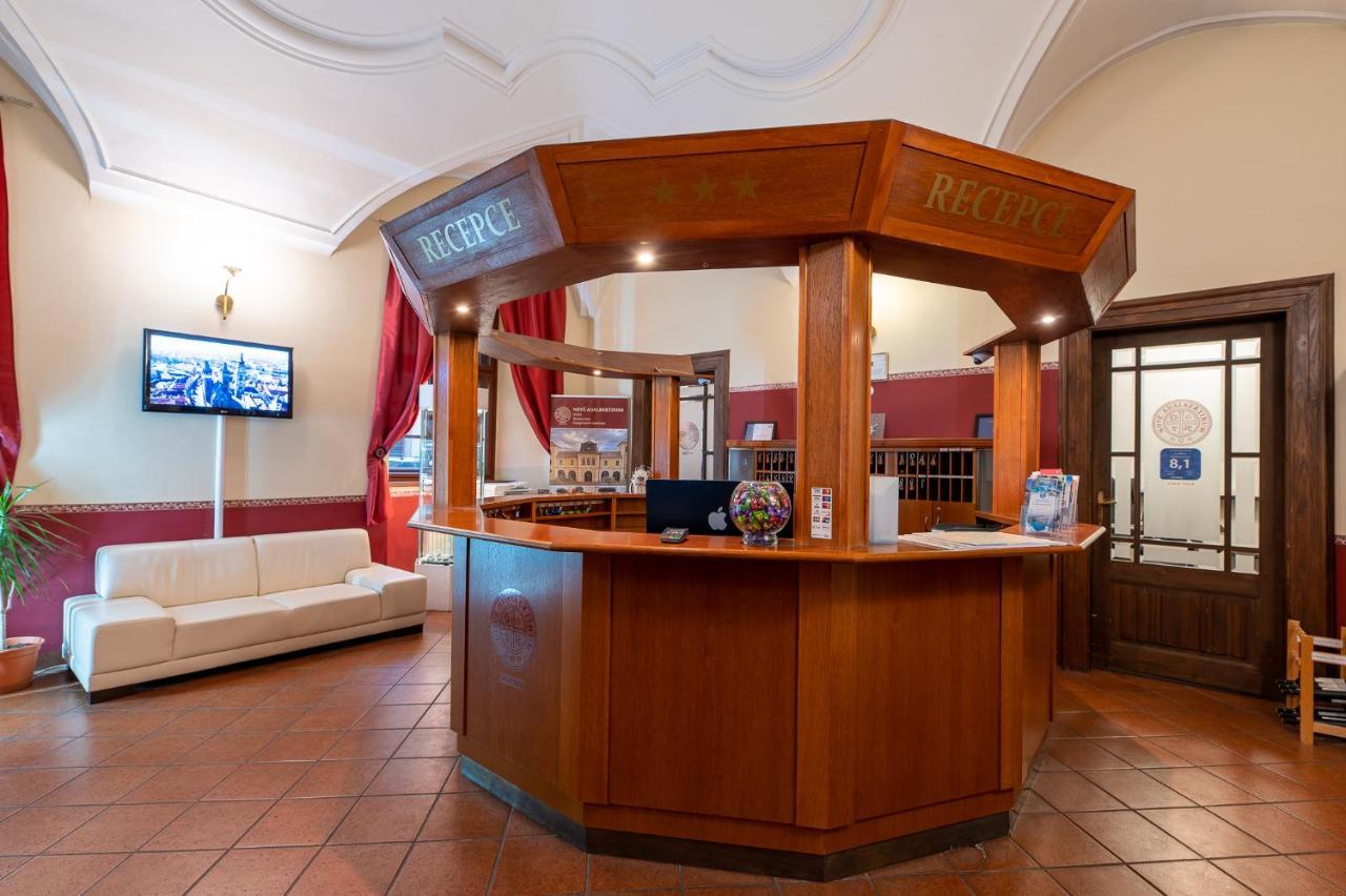 诺维阿达波提姆酒店 Hradec Králové 外观 照片