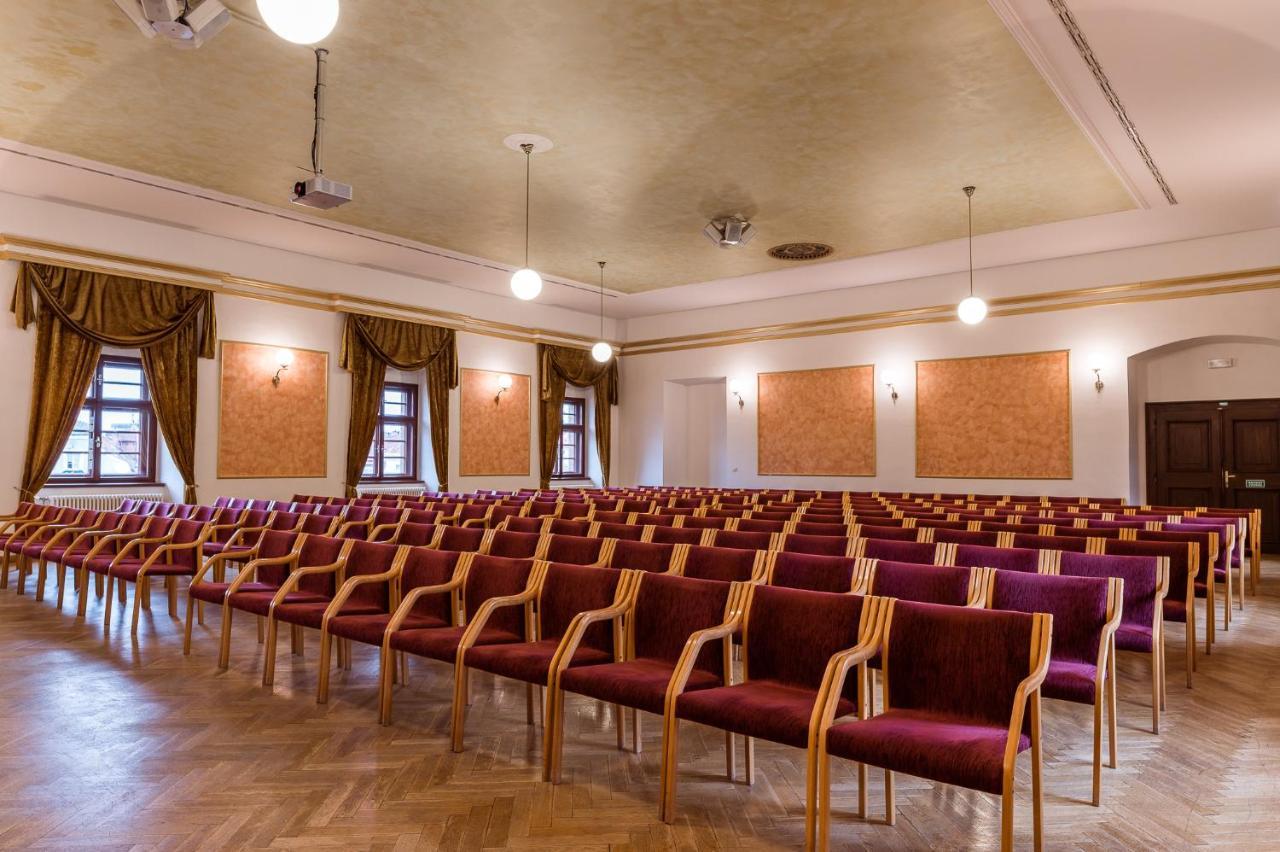 诺维阿达波提姆酒店 Hradec Králové 外观 照片
