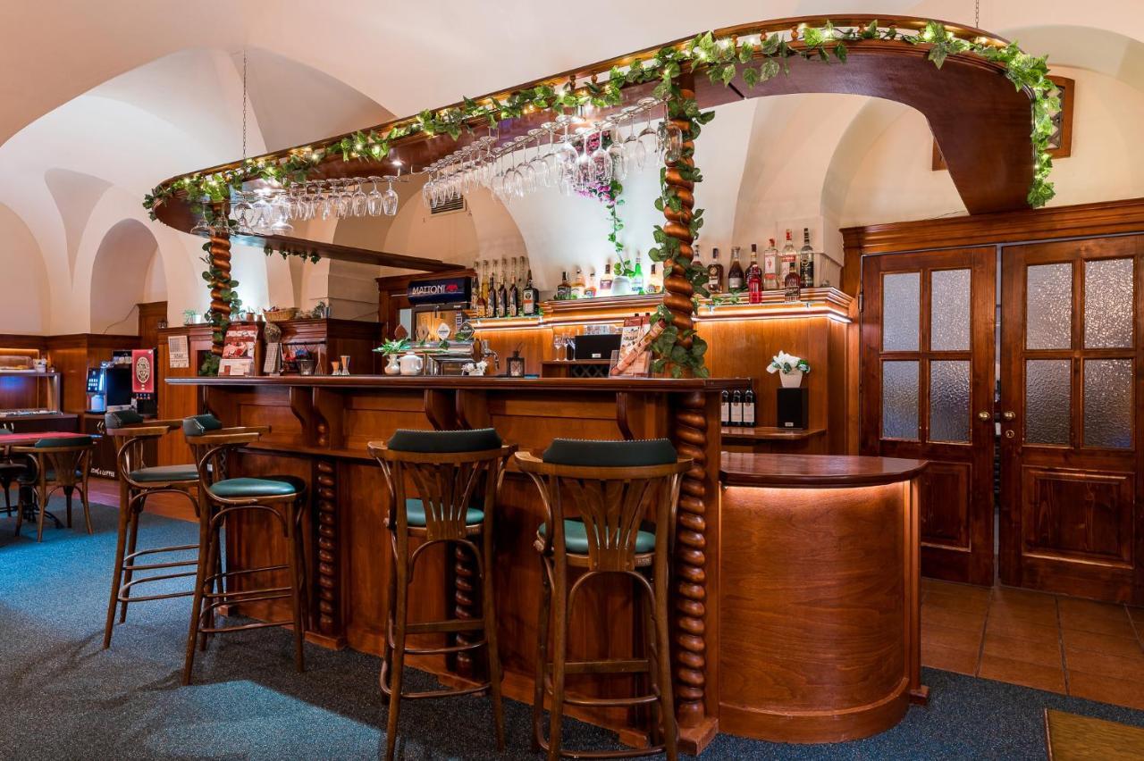 诺维阿达波提姆酒店 Hradec Králové 外观 照片