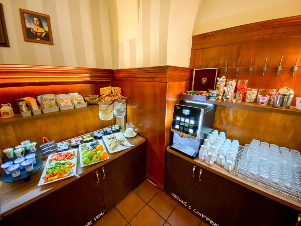 诺维阿达波提姆酒店 Hradec Králové 外观 照片