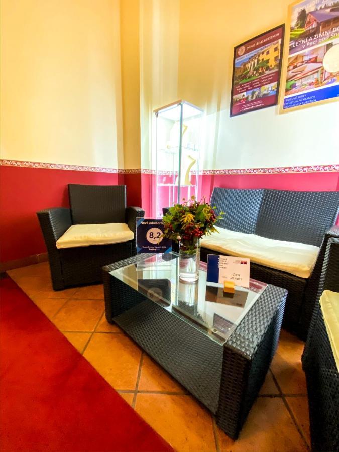 诺维阿达波提姆酒店 Hradec Králové 外观 照片